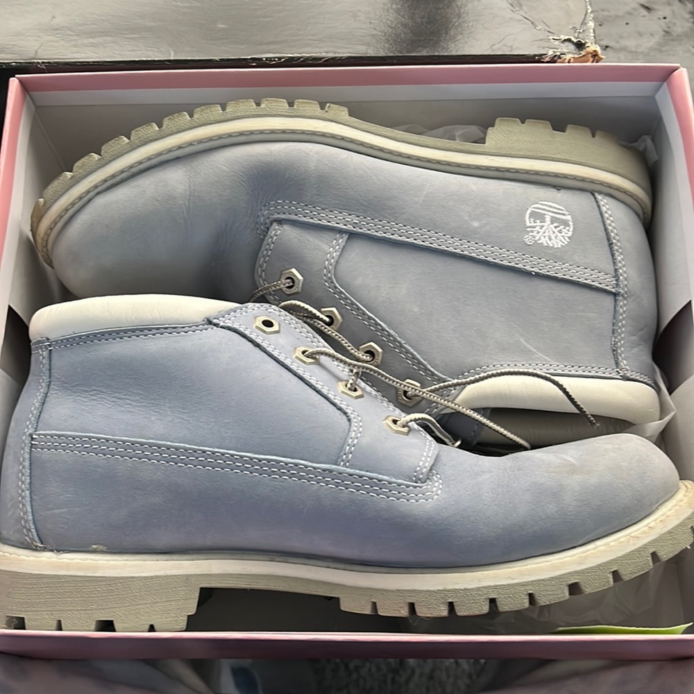 Baby blue Timberland boots size 10 women used but still good condition